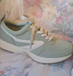 Dolce Vita Sage Green Canvas Sneakers Size 8 1/2